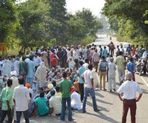 Shopkeepers put the jam on the highway