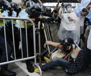 clashes with protester and police in hongkong