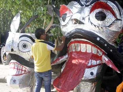 inflation affected ravan's mask size.