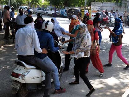 students were insulted on wearing skirts in college.