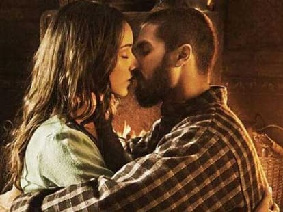 shraddha kapoor makes pressure shahid for haider