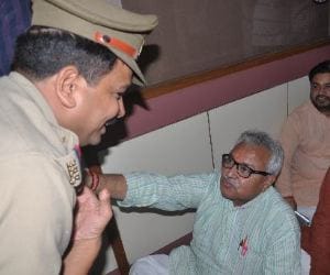 BJP activists made ruckus for power price.