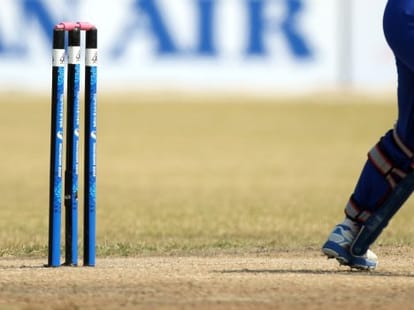 cricketer Praveen loses Rs. 8 lakh gold chain during match.