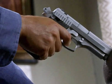 robbery of 30 lakh from courier worker on gun point