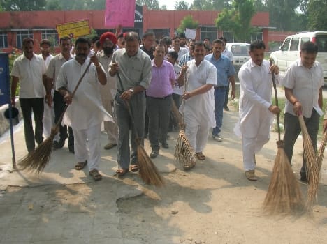 modi's clean india campaign start in jammu