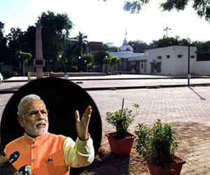 pm narendra modi's mission for achche din in valmiki sadan.