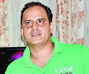 former cricket player now becomes singer.