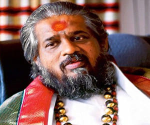 Godman chandraswami allegedly robs a 3 crore of businessman.