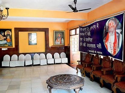 Godman chandraswami allegedly robs a 3 crore of businessman.