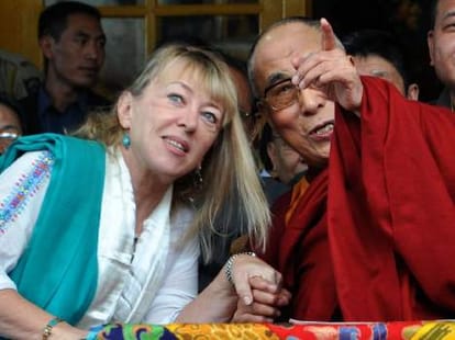 Nobel award winners met Dalailama.