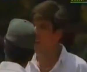 Shahid Afridi, cricket video. 