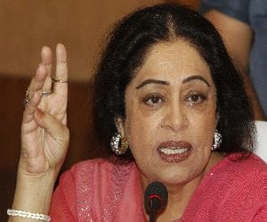 kirron kher will not go oath ceremony of khattar