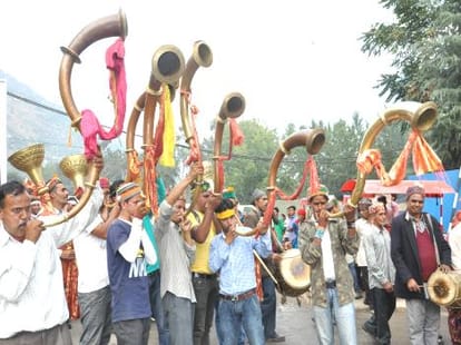 international kullu dusherra: ban on some gods.