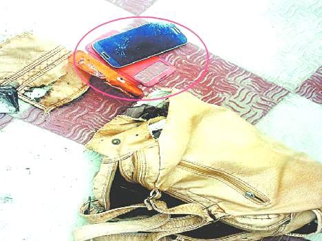 mobile cracked in hospital Female doctor bag at himachl 