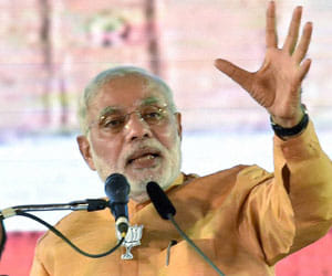 narendra modi attack on congress ncp.