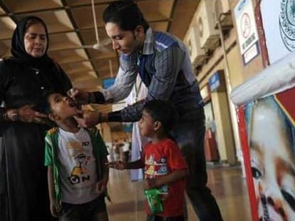 india alert over pakistani tourist regarding polio