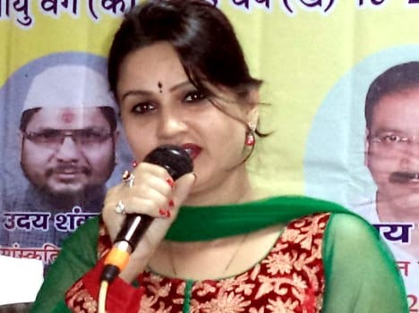 garhwali singer sangeeta dhandhiyalal.
