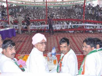 Protest against Bhupinder Singh Hooda in Om Prakash Chautala Village