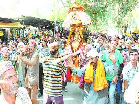 all gods of kullu velly came back to her place