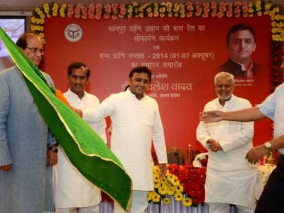 cm gifts toy train to kanpur zoo.