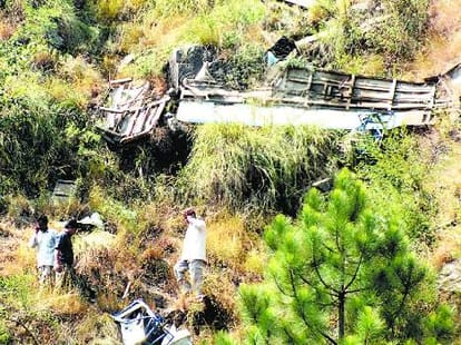breaking news: bus accident in sirmaur, five died.