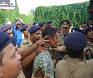 protest of employees in front of secretariat.