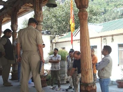 theft at narsingh temple rampur