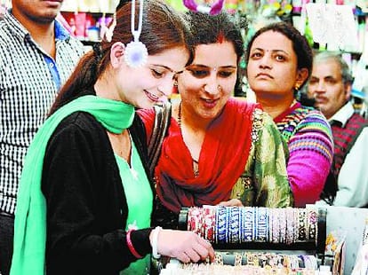 Karva Chauth festival, market prepare.