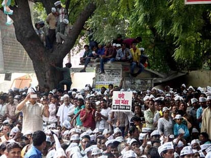 AAP Election Campaigning - Lunch with Kejriwal Fundraisers for Elections