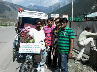 satyen das travels 3000 km through his rickshaw