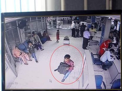 robbery at sbi bank in hamirpur