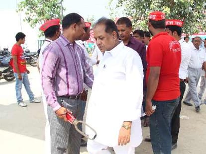 MLA save his life by hiding in cloth shop.