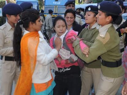 lathicharge in hp university, student arrested.