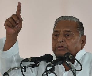 mulayam singh speaks in sp conference.