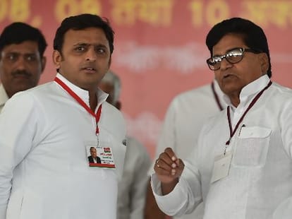 akhilesh yadav surprisely visit mohanlalganj village for insepection.