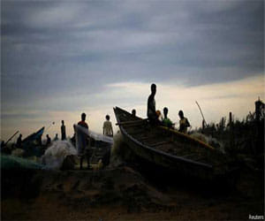 Cyclone Hudhud Claims 8 Lives - Hudhud Cyclone in Odisha an Andhra Pradesh