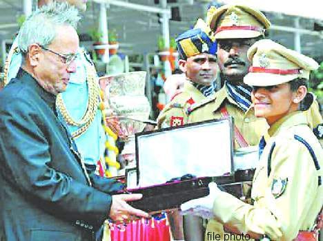 ips Shalini Agnihotri Awarded Youth Icon by uttrakhand state