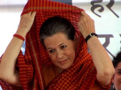 Congress leaders to go in every district in UP.