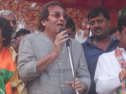 actor vinod khanna missing, youth congress pasted posters in punjab