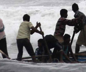 hudhud killed two in visakhapatnam