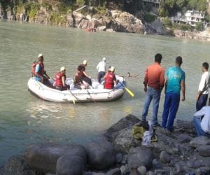 tourist sank in ganga, body not found.
