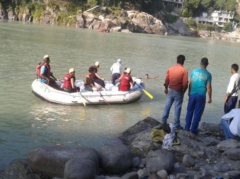 roorkee iit student swept in ganga.