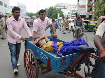 lathi charge at computer anudeshak in lucknow. 