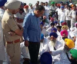 Lathi Charge on Farmers by Punjab Police