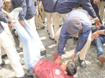 chakka jam by sfi and abvp students at shimla.