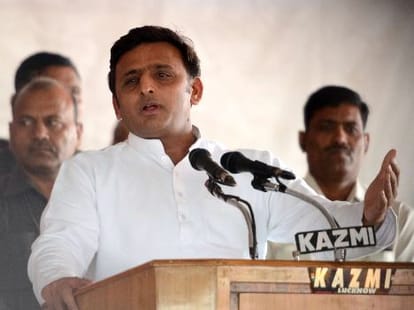 power cut during akhilesh yadav press brief.