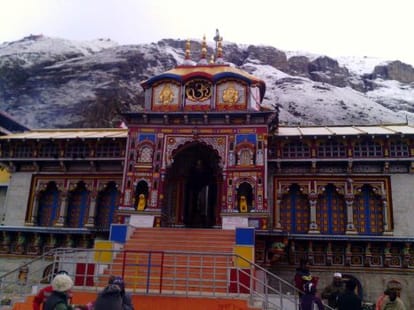 snowfall in badrinath.