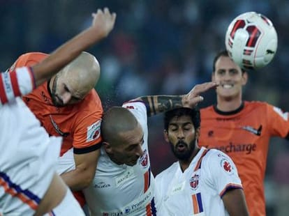 FC Pune holds delhi on draw in ISL.