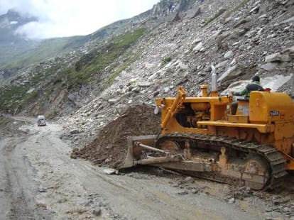 manali leh highway.