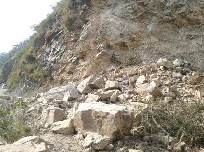 landslide in solan, 3 died.